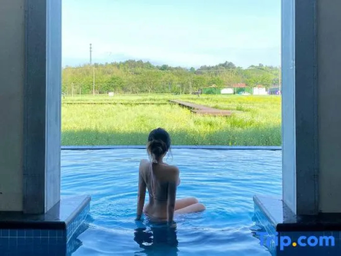 Joyful Lushi Hot Spring Resort