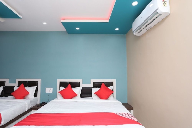 OYO 44565 Ashrit Suites