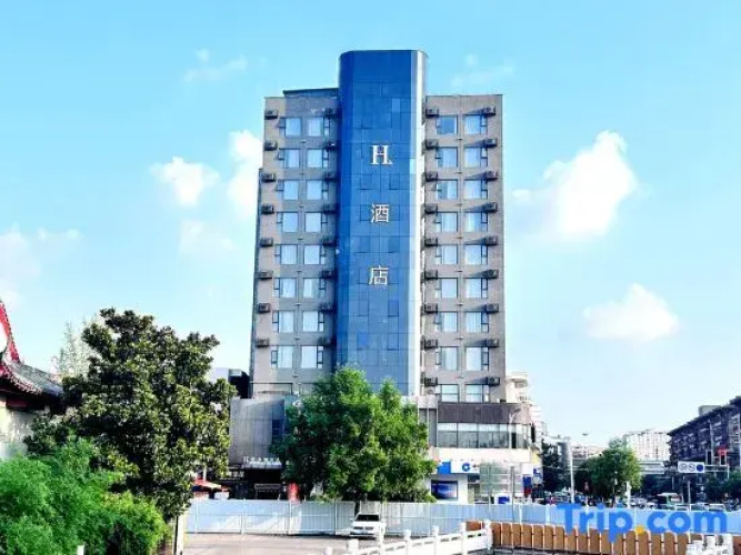 H Hotel (Xuchang Caowei Ancient City Pang Donglai People's Branch)