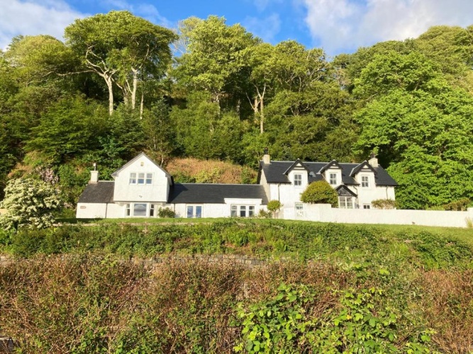 2 Bedrooms Cottage
