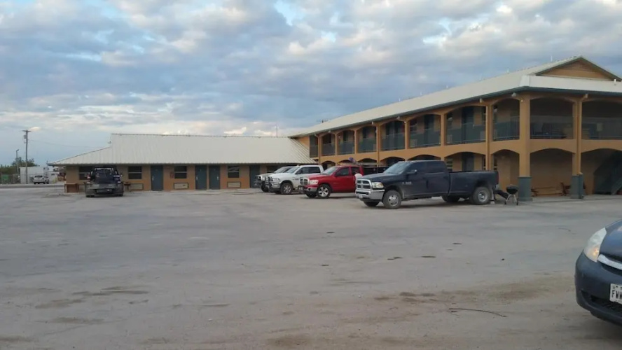 Derrick Inn