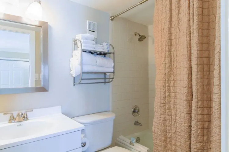 Gulf Shore Condo #301 - 2 Br condo by RedAwning