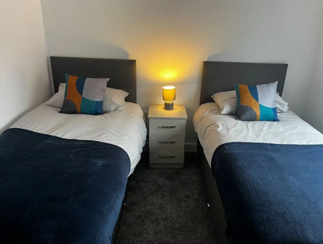 2 Bed Flat - Sleeps 8 - Pets - Garden - Parking