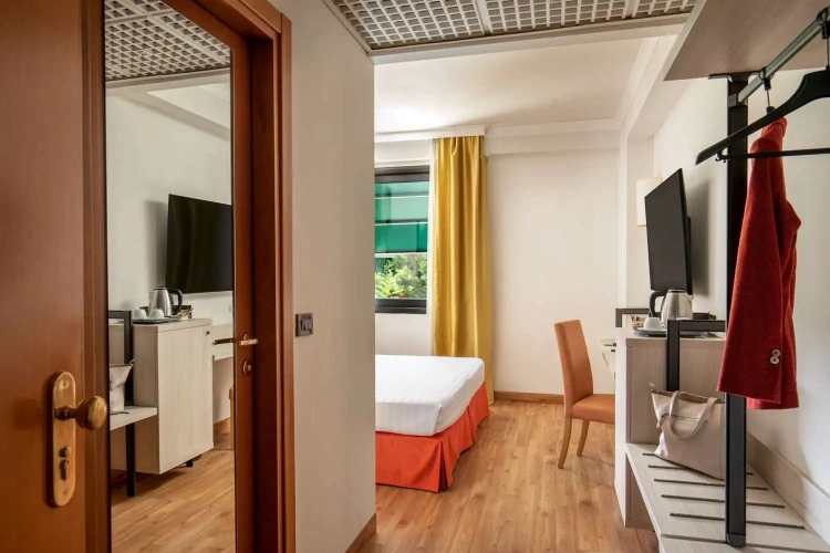 Executive Double room with pool view