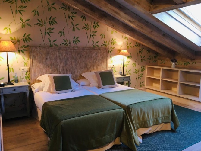 Standard Triple room