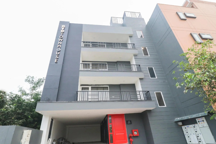 OYO Townhouse 588 Noida Sector 71