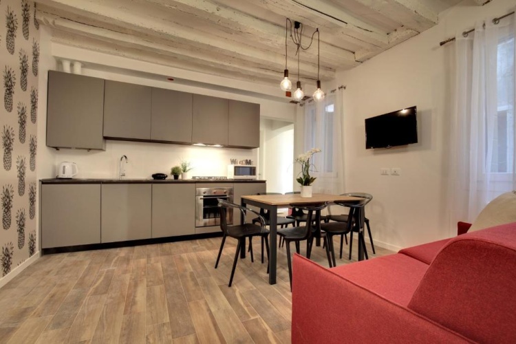2 Bedrooms Apartment