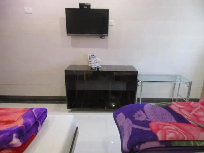 Hotel Saroja Palace
