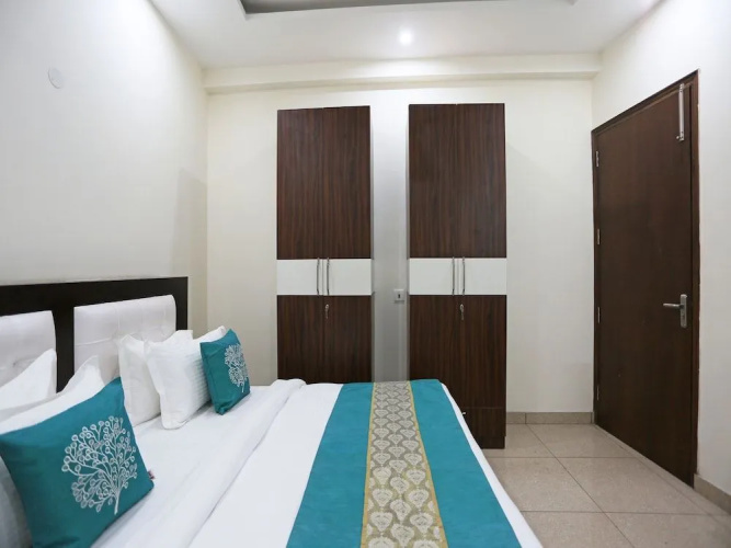 Hotel Petals Inn