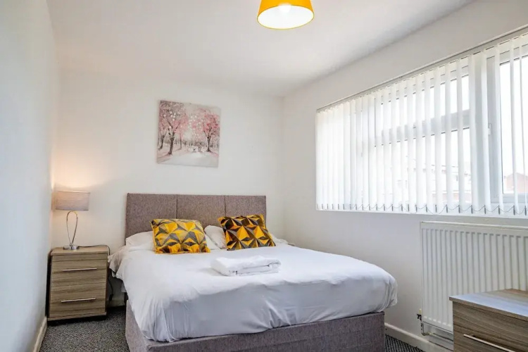 Host Stay Manfield Avenue