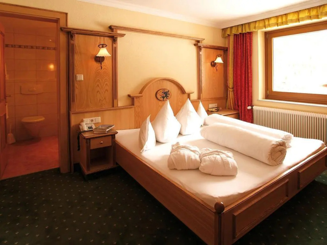 Burghotel Alpenglhn