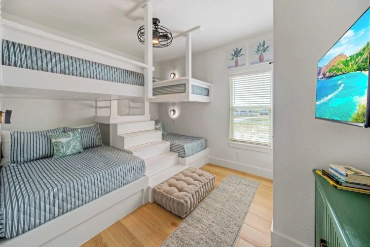 4 Bedrooms Cottage