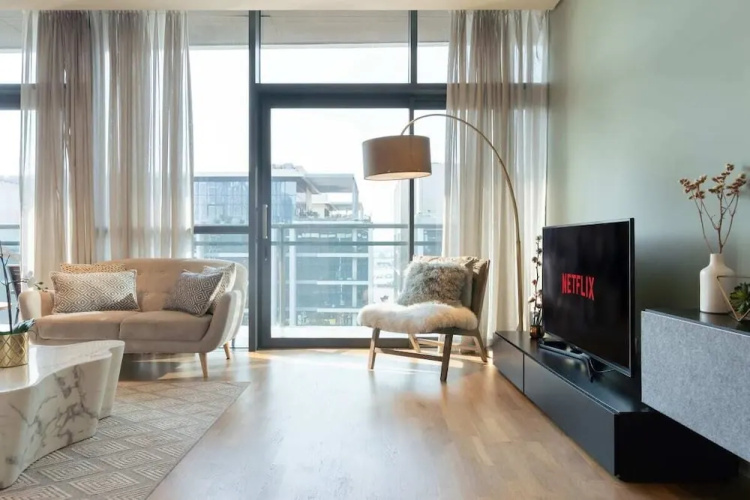 Luxury Apartment, Stroll Away From City Walk!