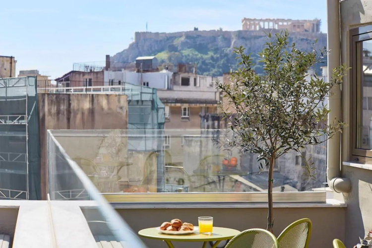 Explore Athens from an uber-central studio!