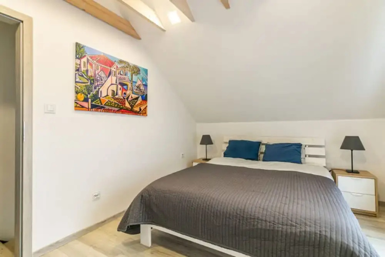 Spacious Holiday Homes With air Conditioning, Pool