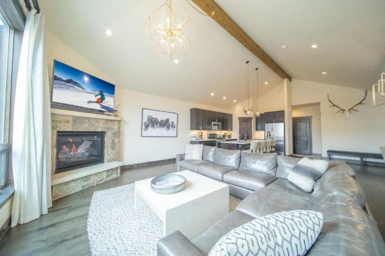 3 Bedrooms Apartment