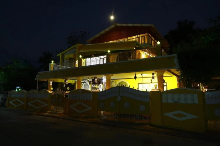 Royal House And Park