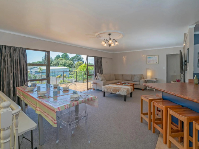 Bach on Boulevard - Pauanui Holiday Home