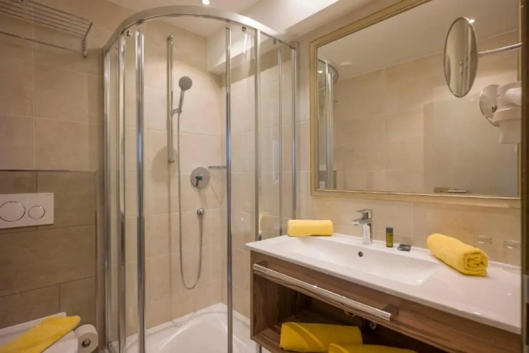 Standard Triple room with balcony