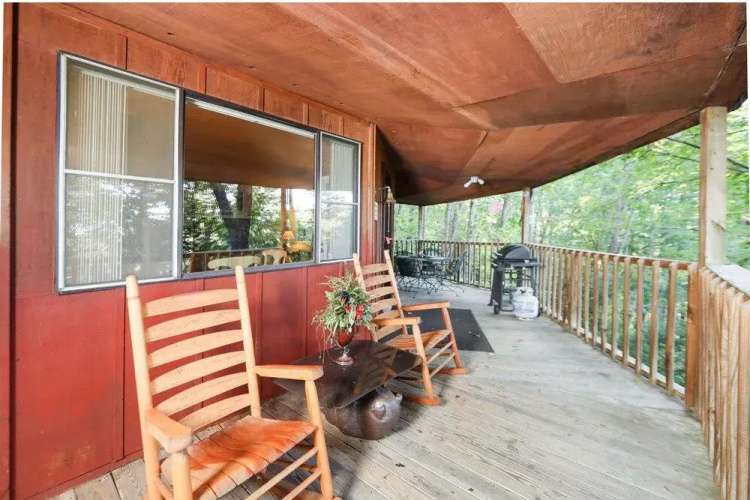1429 Zurich Rd Chalet