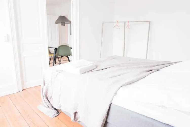 Beautiful 2-bed With Large Balcony