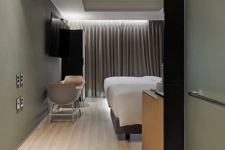 Standard Twin room with city view