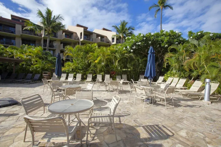 Kamaole Sands Condos Close to Beach with Parking