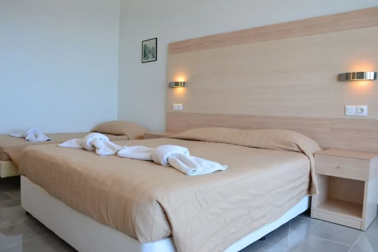 Standard Triple room with sea view