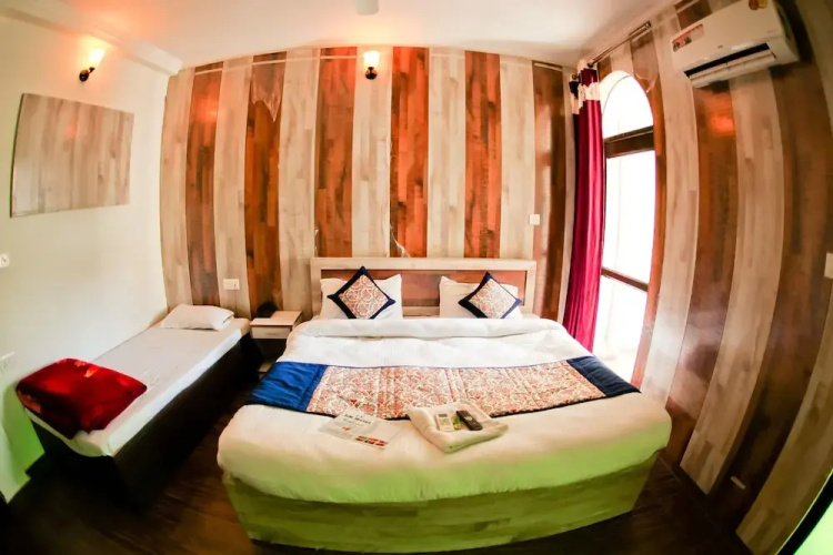 LN Hotel and Restaurant - Hostel