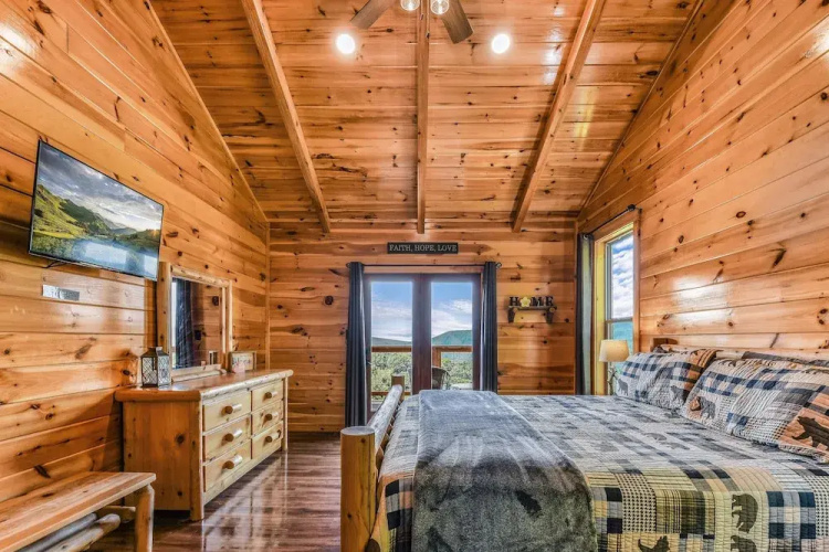 Bear Ridge 3 Bedroom Cabin by RedAwning
