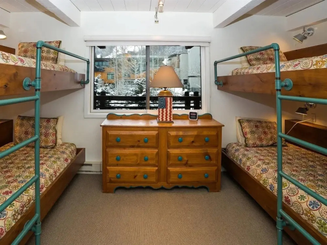 Centrally Located 3BR in Aspen Core With Pool & hot Tub!
