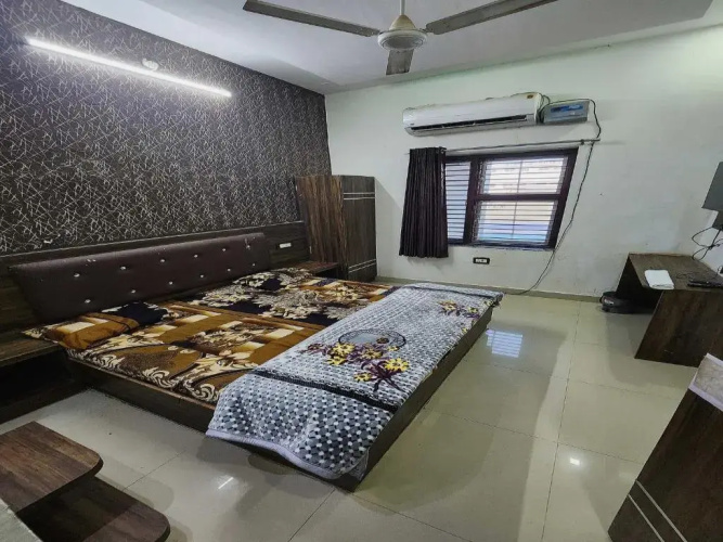 OYO 80681B City Palace