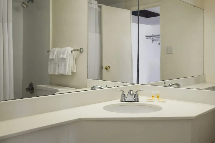 Ramada by Wyndham Pittsburgh/New Stanton