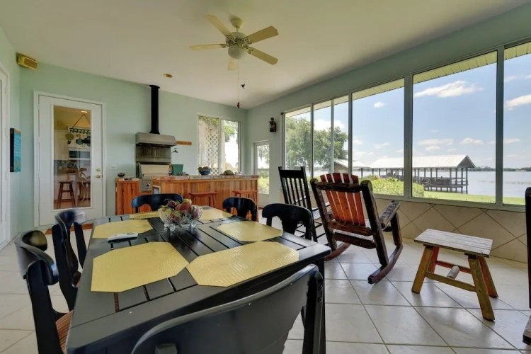 4 Bedrooms Cottage
