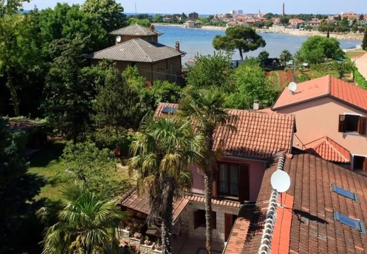Apartments Niv - 30 m from beach