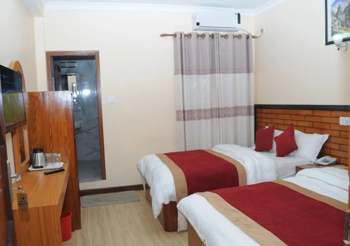 Deluxe Triple room with city view