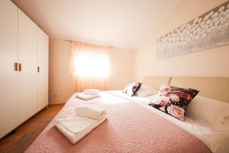 Apartments 150m from beach with parking