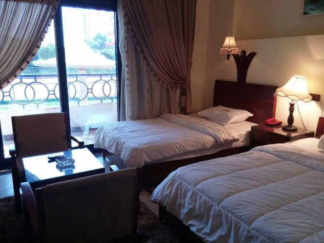 Green Desert Hotel