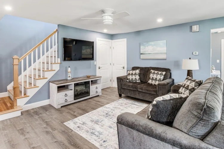 4 Bedrooms Apartment