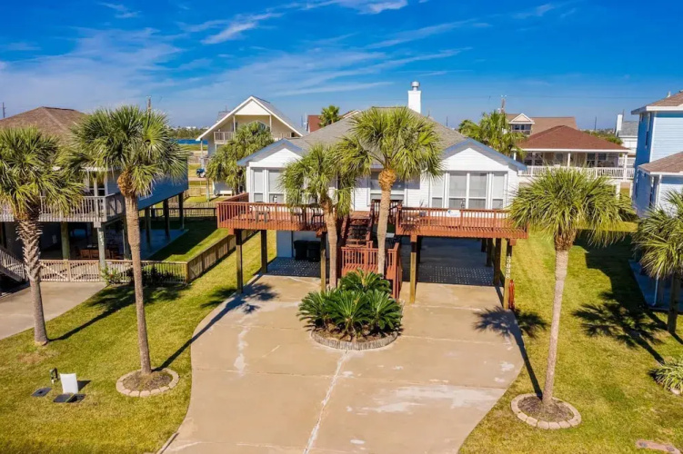 Casa de Reyes by Ryson Vacation Rentals