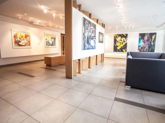 Pinnacle Suites - Trendy 2-Story Loft offered by Short Term Stays