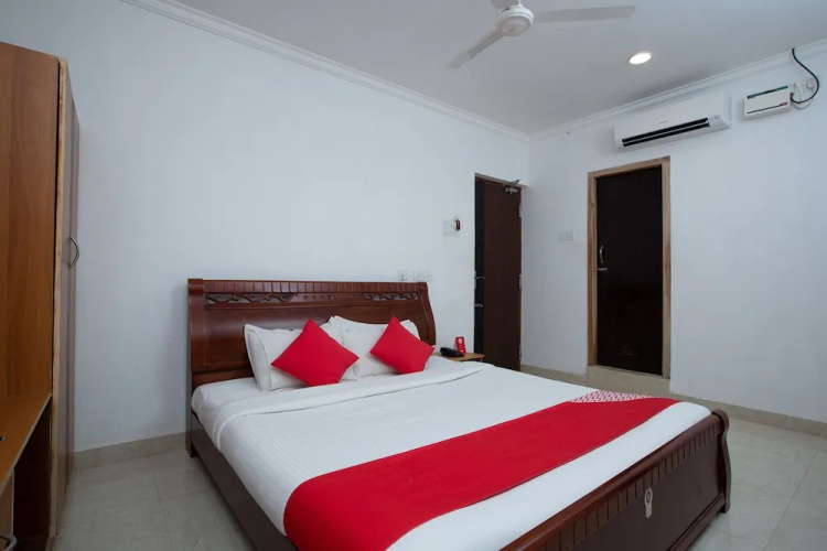 OYO 26947 The Lavish
