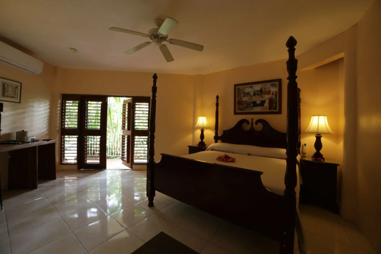 Negril Palms