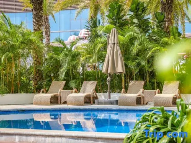 Central Coast Sea View Hotel