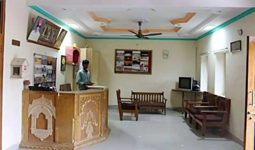 ADB Rooms Hotel Vallabh Darshan