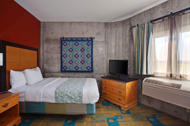La Quinta Inn & Suites by Wyndham Irvine Spectrum photo 8