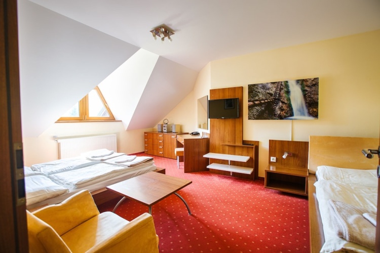 Standard Triple room