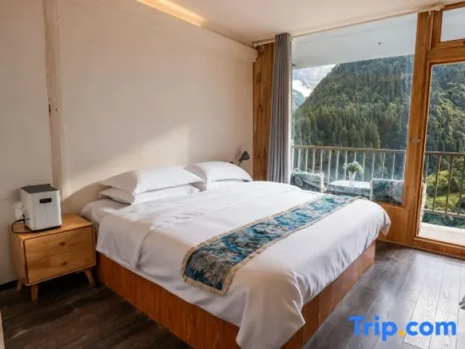 Standard Double room with view
