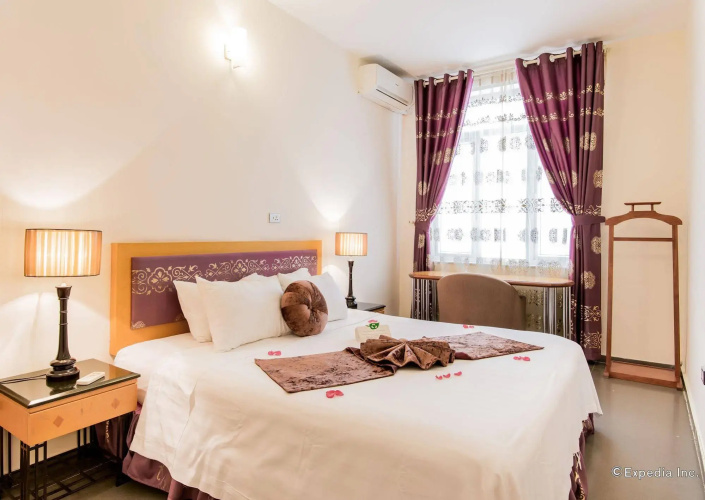 Golden Sunshine Villa Hotel and Travel