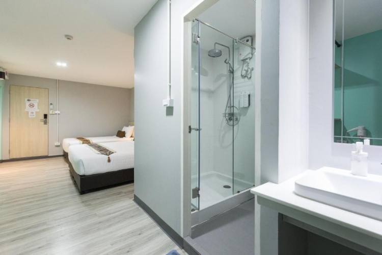 Standard Triple room